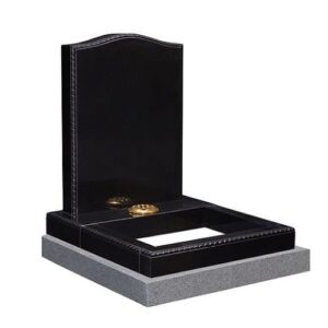 Rope design black granite memorial with mini kerbs